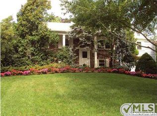 4 Greenbriar Ln, Marlboro, NJ 07746