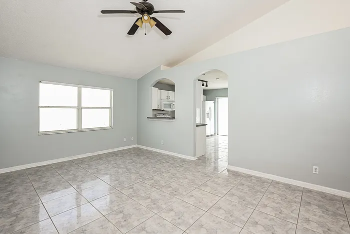 3313 Cypress Point Cir — Photo 3