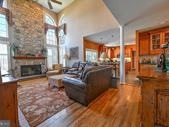 5th image of 717 Tory Ln