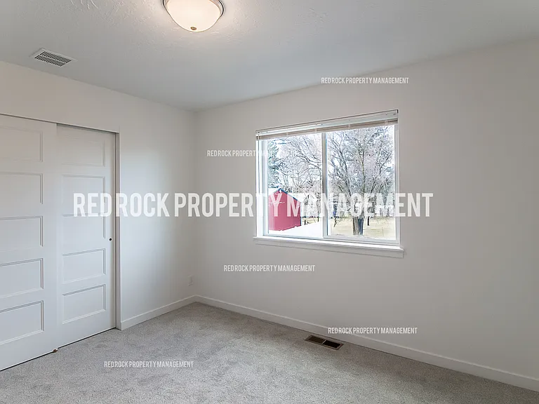 1116 N Davis Ln — Photo 9