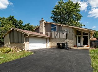 2100 S Woodshire DRIVE, New Berlin, WI 53151