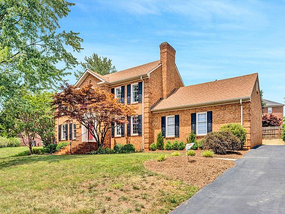 4th image of 1804 Greenmont Ct