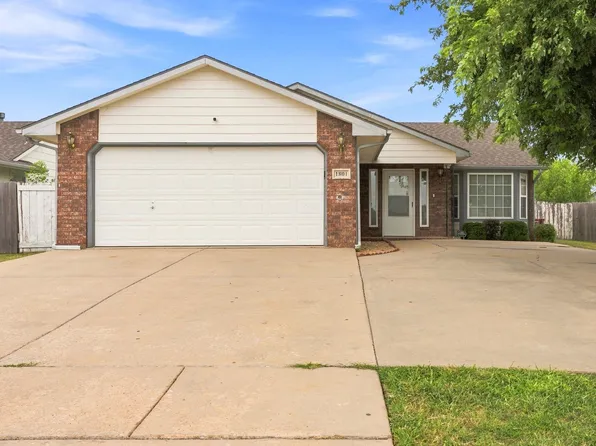 1801 S Smithmoor St, Wichita, KS 67207