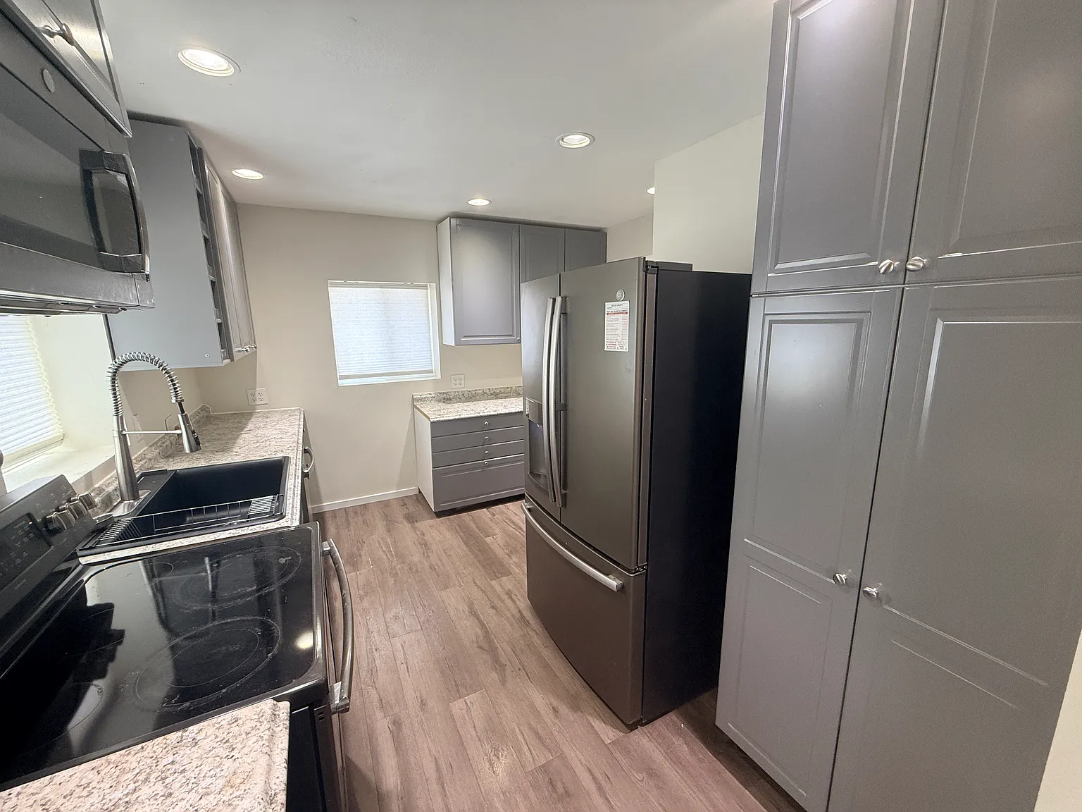1 bed, 850 sqft, $1,300 — Photo 3