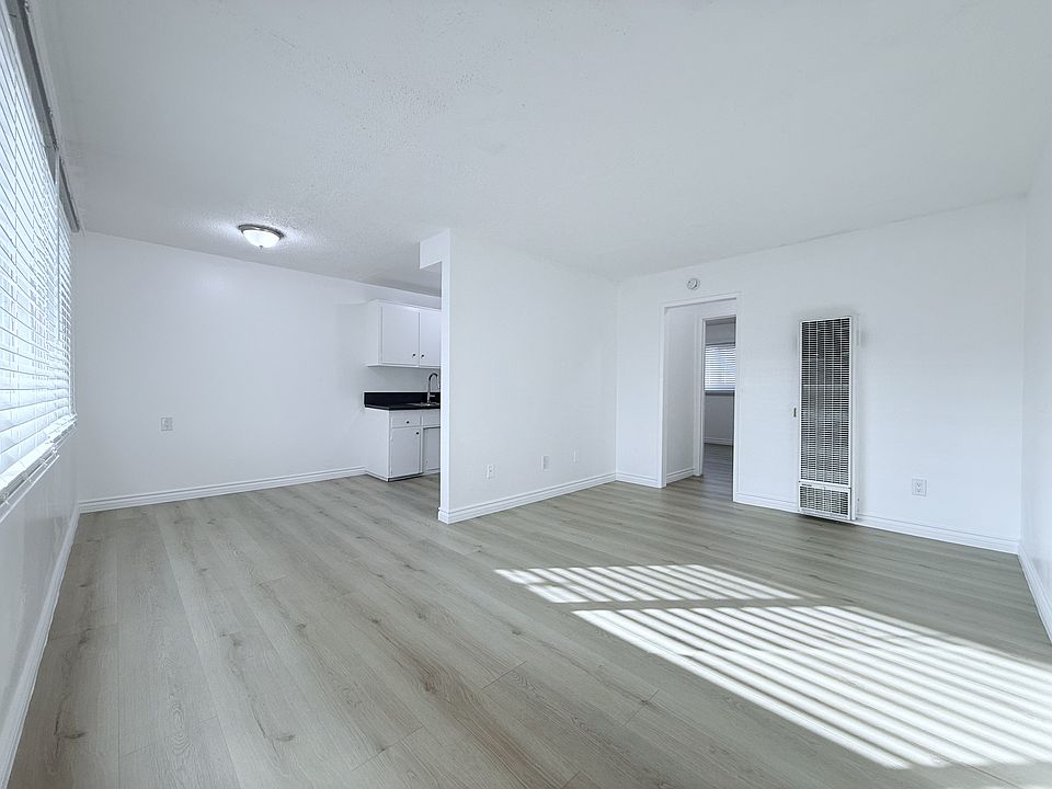 1st image of 1139 Gardenia Ave APT 10
