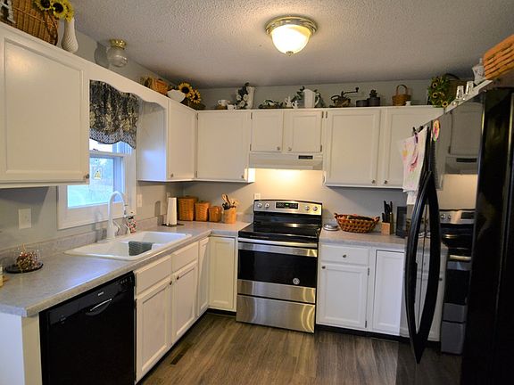 2nd image of 16870 Clearwater Way