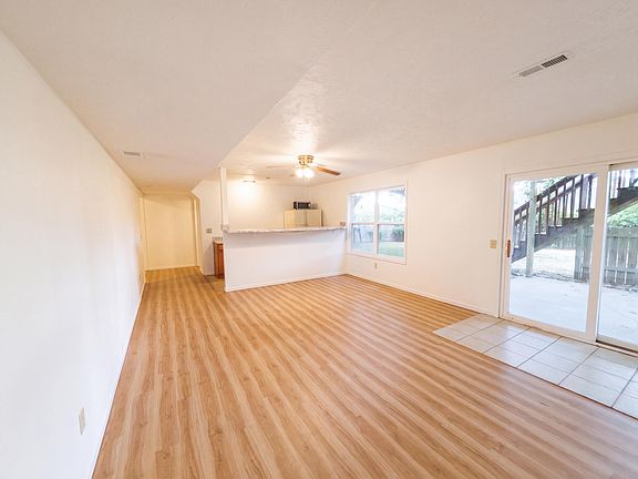 3rd image of 3372 S Western Avenue