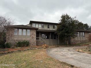 458 E Fox Den Dr, Knoxville, TN 37934