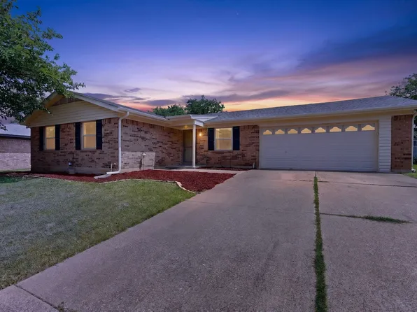 4512 Tiptop St, Fort Worth, TX 76117