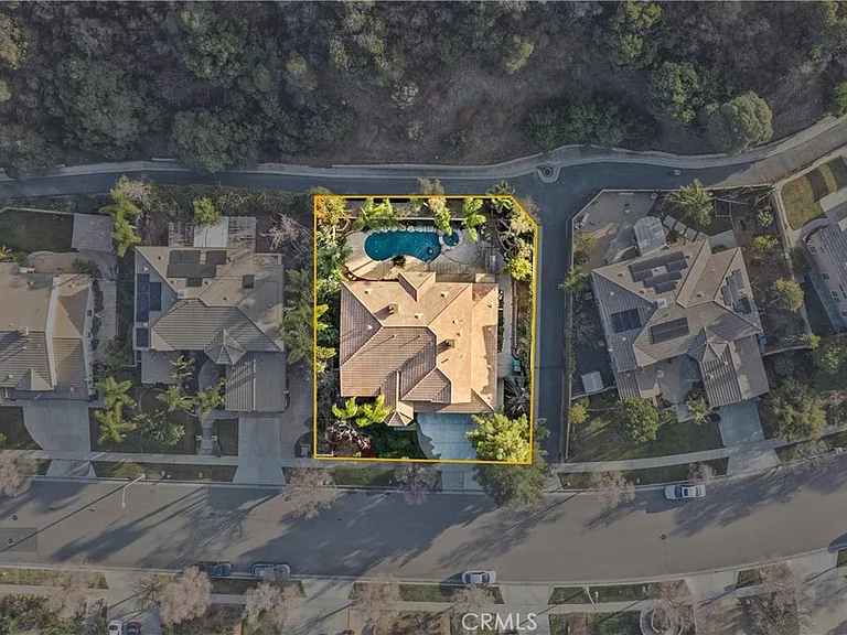 1728 Tamarron Dr — Photo 32