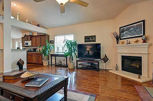 1st image of 752 Oriole Dr