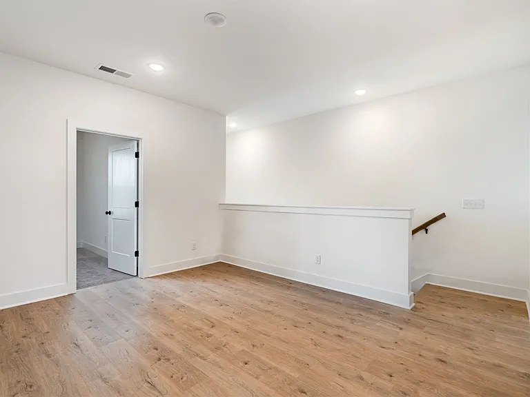 721 Caraway Ln — Photo 6