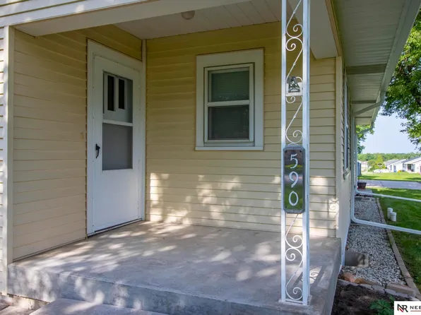 590 Tyler St, Bennet, NE 68317