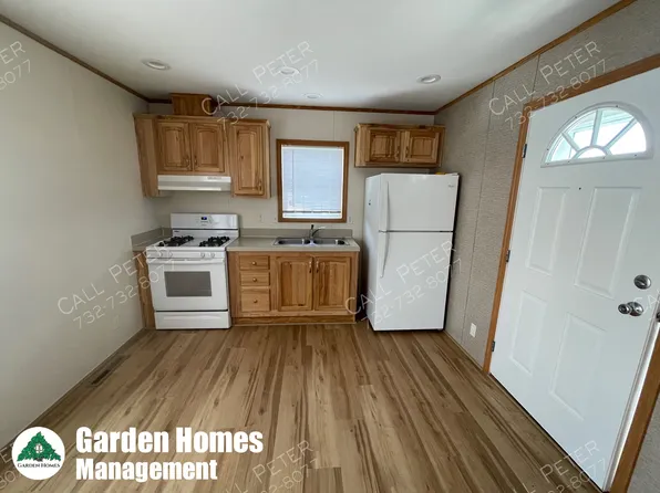 6 E 3rd St, Avenel, NJ 07001