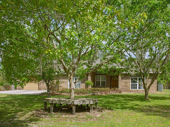 3rd image of 232 SW Jade Ct