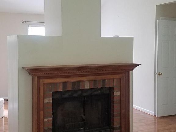 3rd image of 60 Lovett Dr
