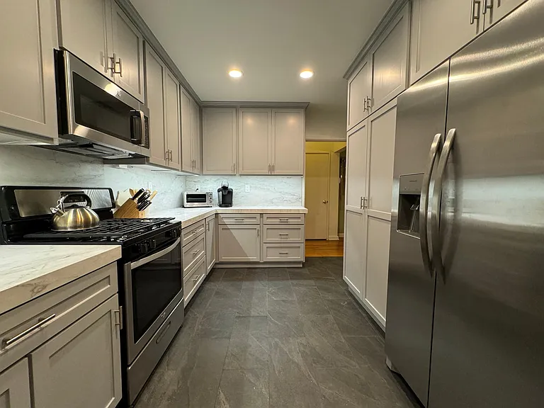 3944 Van Noord Ave — Photo 19