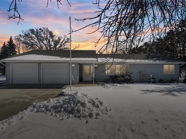 3885 Mohler Rd, Center Point, IA 52213