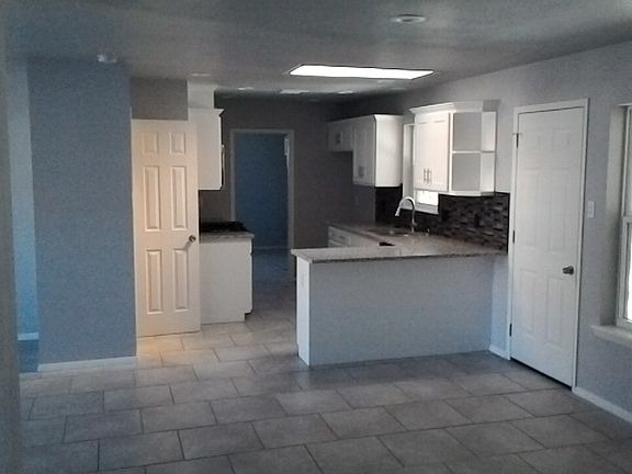4th image of 5809 Dumont Way