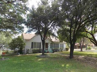 1016 W 8th St, Mc Gregor, TX 76657