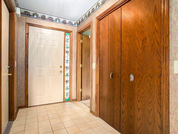 4th image of 2070 Lakeview Dr #27