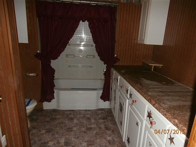 2nd image of 631 E 17th St