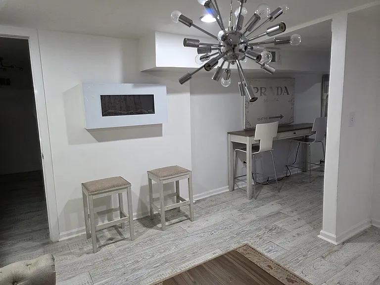 2080 E Roxboro Rd NE — Photo 15