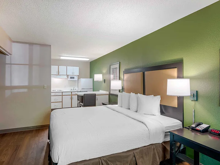 Deluxe Studio - 1 King Bed