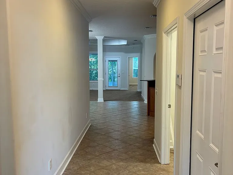 541 Eagle Blvd — Photo 3