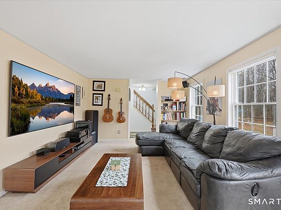3rd image of 393 Forsyth Road