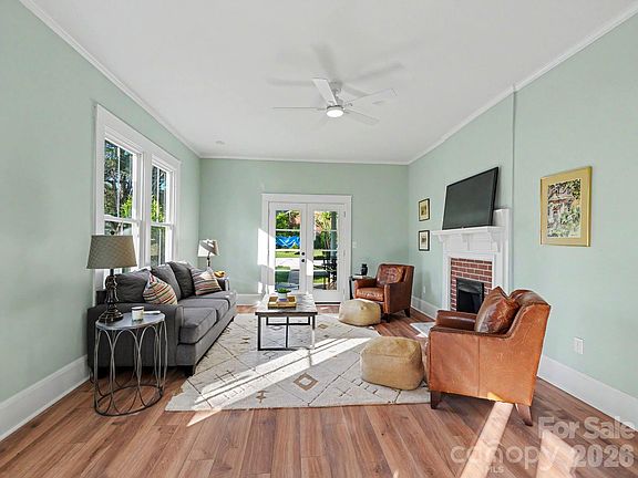3rd image of 152 W End St