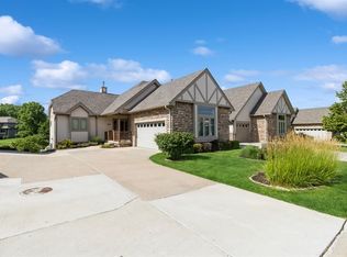 6208 Waterford Ct, Johnston, IA 50131