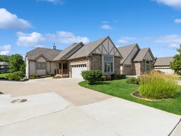 6208 Waterford Ct, Johnston, IA 50131