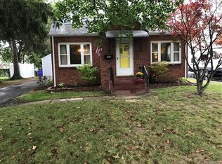 105 Southwood Dr, West Seneca, NY 14224