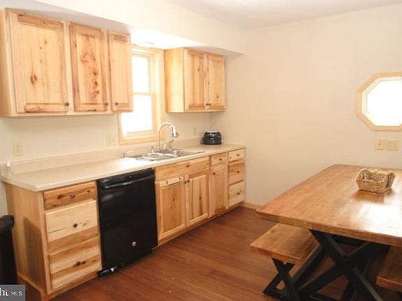 3rd image of 135 White Pine Dr
