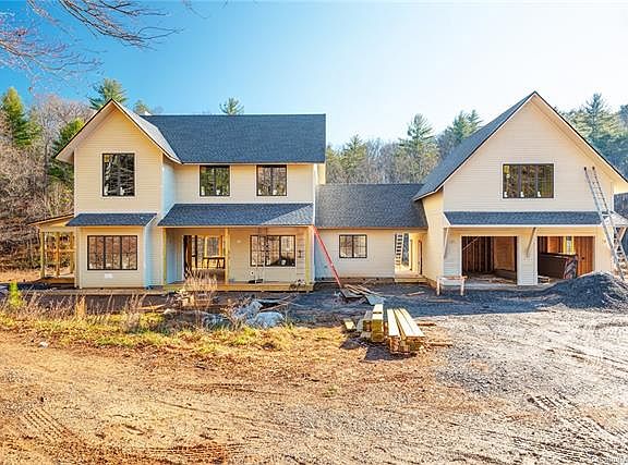 4th image of 26 Brookridge Ln