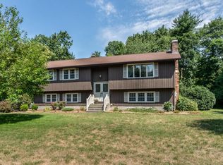 24 Sunbriar Dr, Westfield, MA 01085