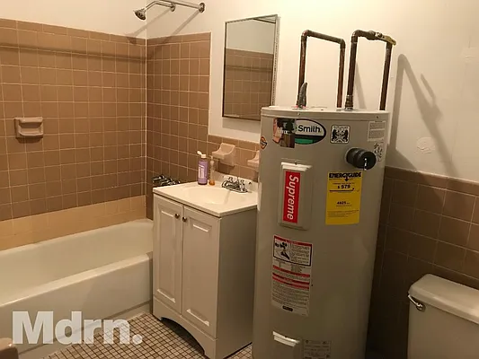 Rented by Mdrn Residential | media 9