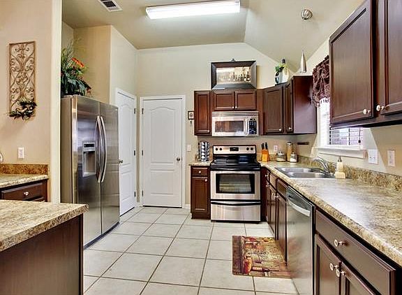 5th image of 90 Tuscany Dr