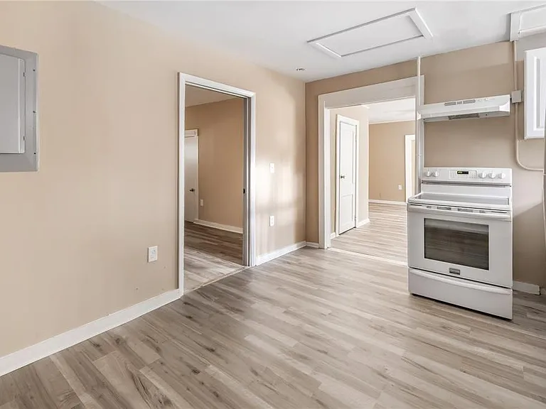 418 E Amelia Ave #A — Photo 17