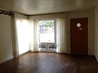 4th image of 3412 Scott St