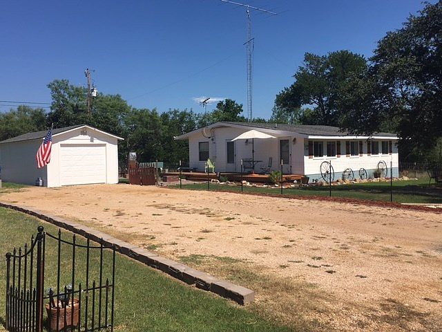 1st image of 835 Pine Ln