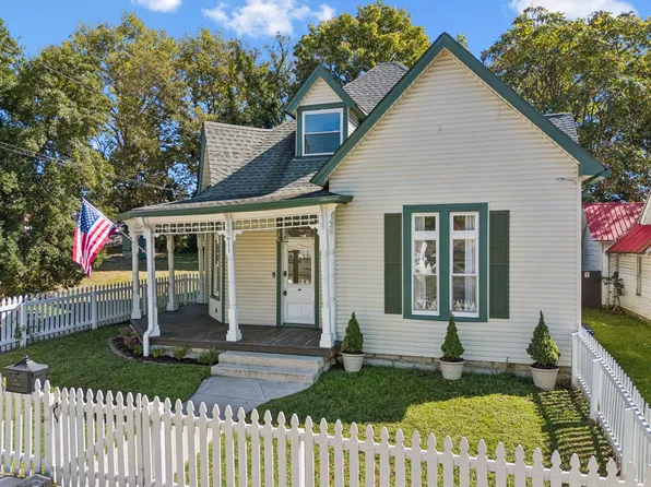 911 S High St, Columbia, TN 38401