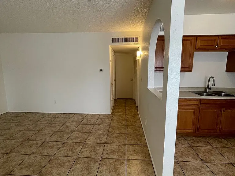 2 Bedroom And 1 Bath Triplex! **Move In Special** — Photo 8