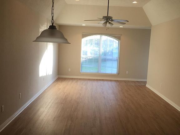 4th image of 909 Azalea Ct #A-b