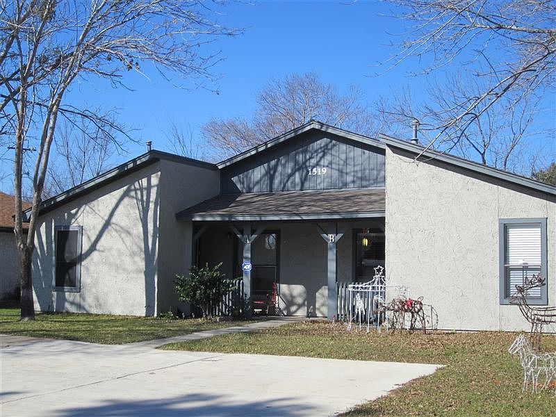 1519 Pineridge