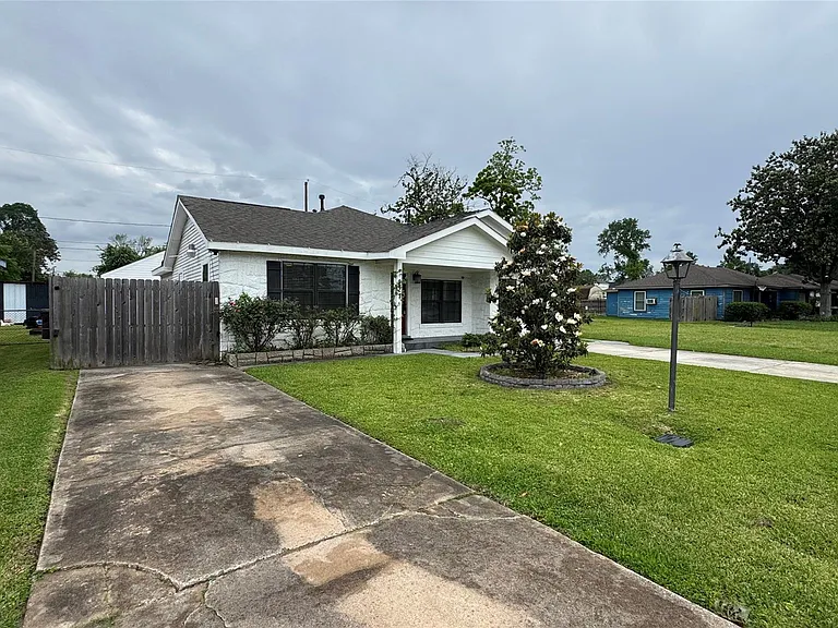 221 Hyta St — Photo 34
