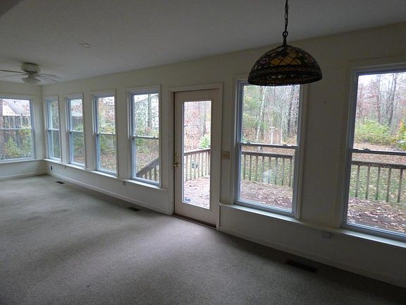 4th image of 133 Basses Creek Ln