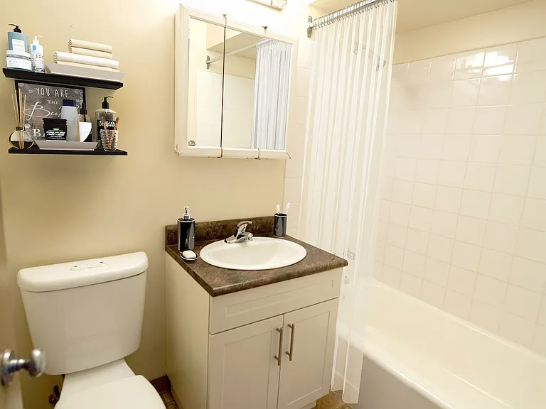 2425 Portage Ave — Photo 5