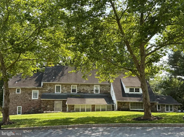 1500 Meadow Hunt Ln, Newtown Square, PA 19073